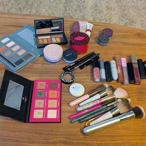 Cosmetics Blush Palette - Pink and Brown Shades